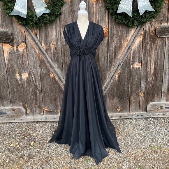 Mike Benet Dresses & Skirts - Vintage Mike Benet black formal dress size Medium